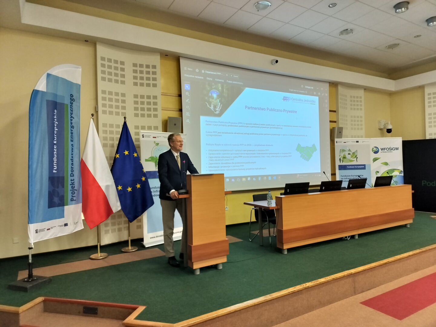 konferencja Inwestycje w formule ESCO. Widok na salę plenarną i uczestników