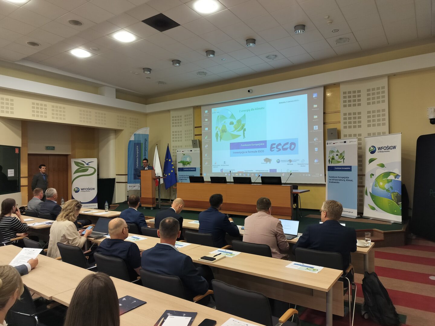 konferencja Inwestycje w formule ESCO. Widok na salę plenarną i uczestników