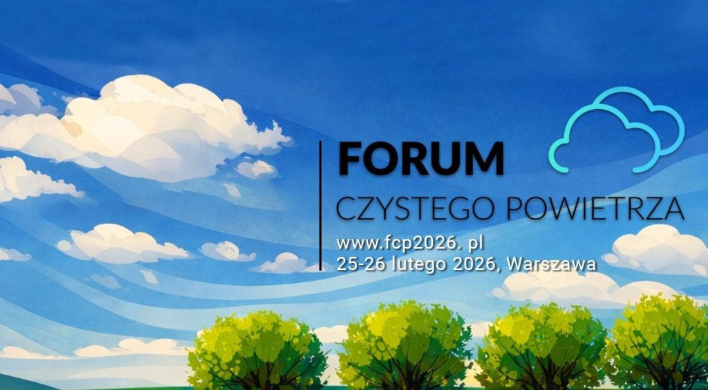 Grafika przedstawia niebieskie niebo, chmury i zielone drzewa. Jest to zaproszenie na Forum Czystego Powietrza, które odbędzie się w dniach 25 - 25 lutego 2026 w Centrum Nauki Kopernik